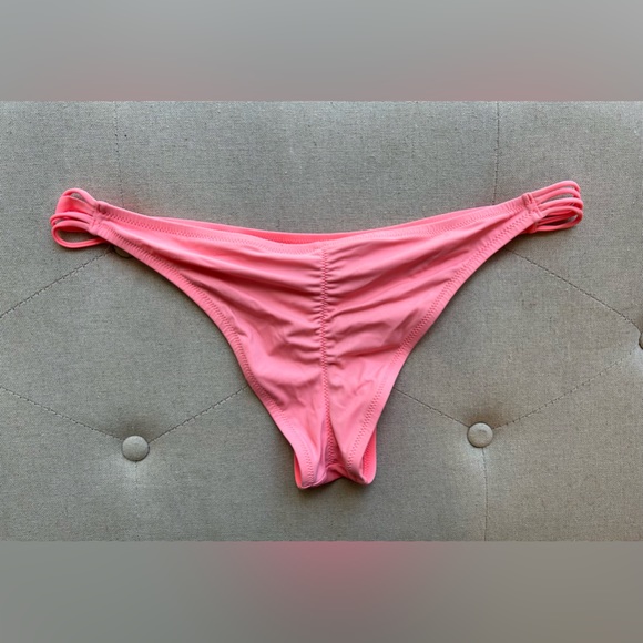 Victoria’s Secret Swim - Cheeky Bottom - Picture 1 of 2
